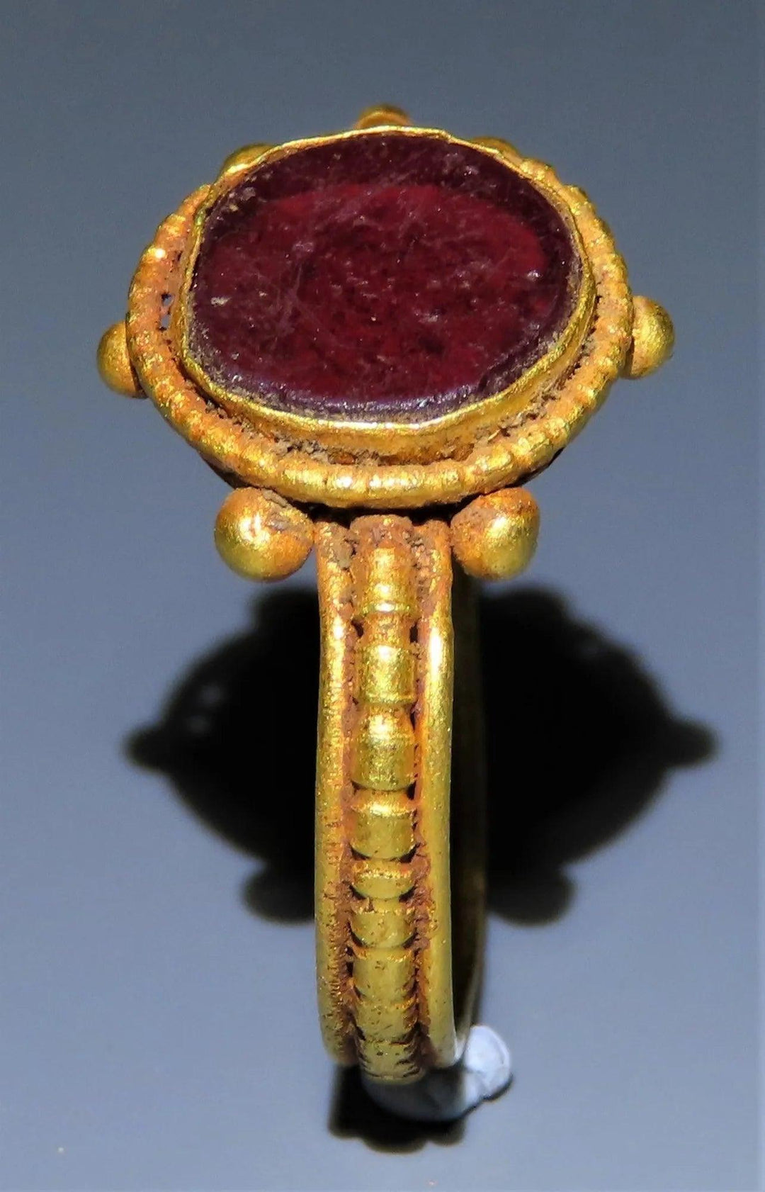 Ancient Roman Gold Ring - 3rd to 4th Century CE | Exquisite Garnet Inlay & Museum Catalonia