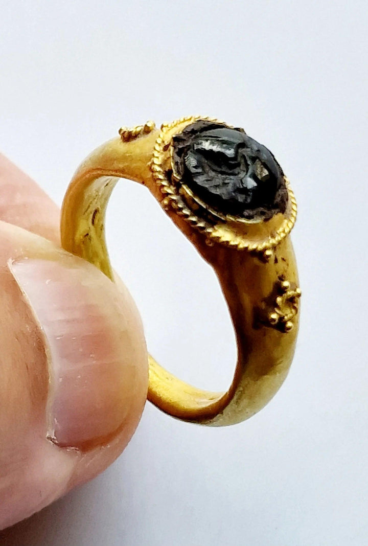 Asia Minor Gold Ring with Bird Intaglio - 1st Millennium CE | Iranian Royal Family