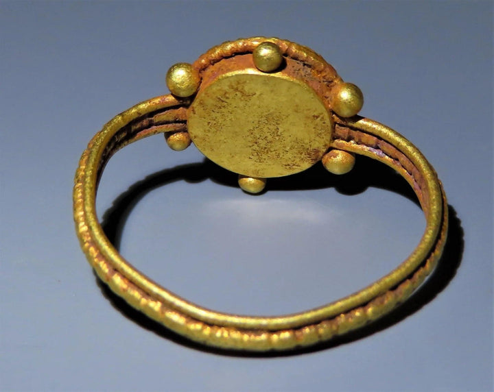 Ancient Roman Gold Ring - 3rd to 4th Century CE | Exquisite Garnet Inlay & Museum Catalonia