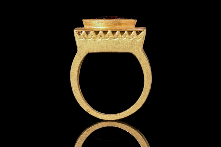 Ancient Greek Early Hellenistic Gold Architecture Ring with Garnet | 4th Century BCE