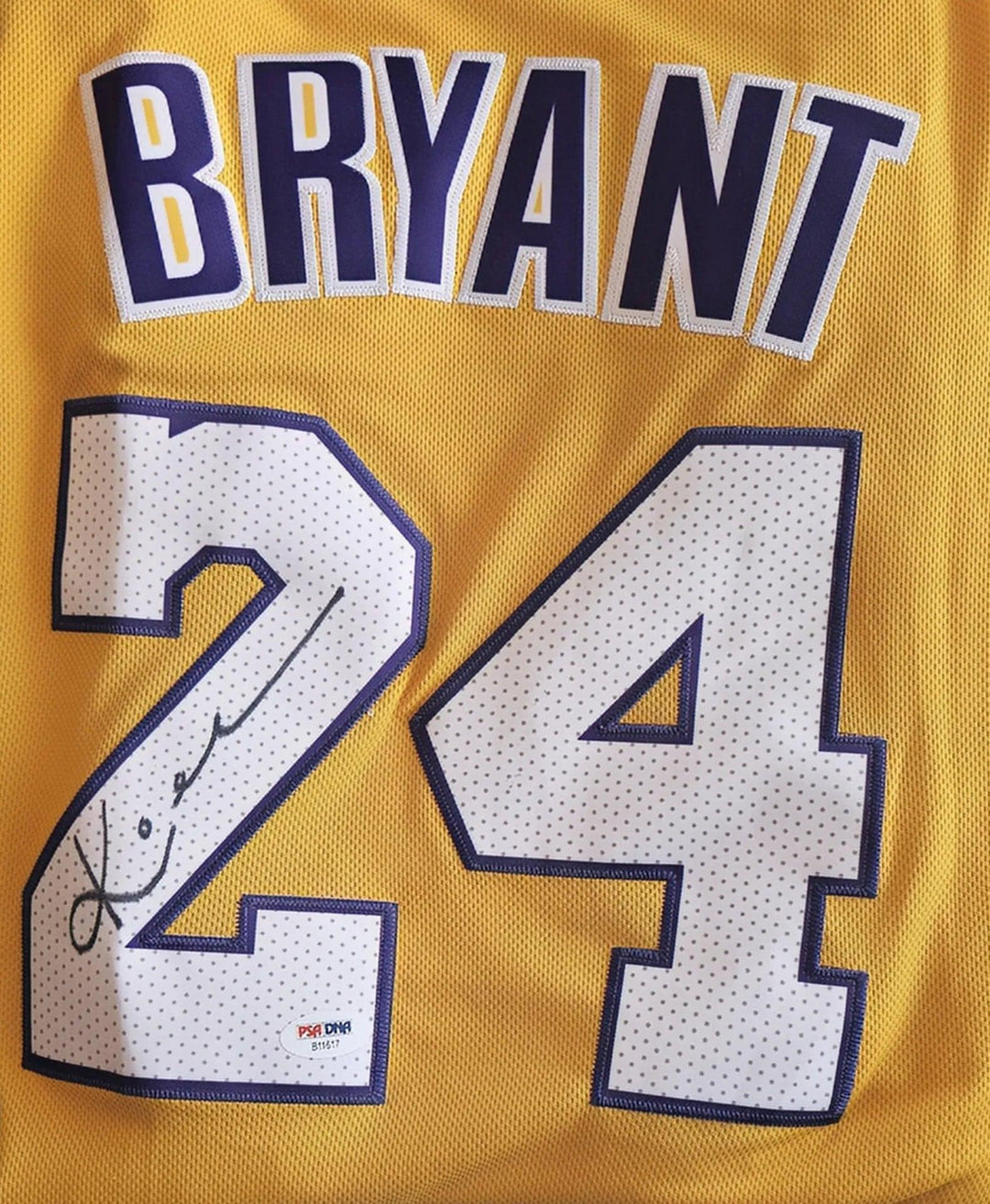 Kobe Bryant 24 LA Lakers 2006-2007 Home - Signed Basketball Jersey | From nr. 8 to nr. 24