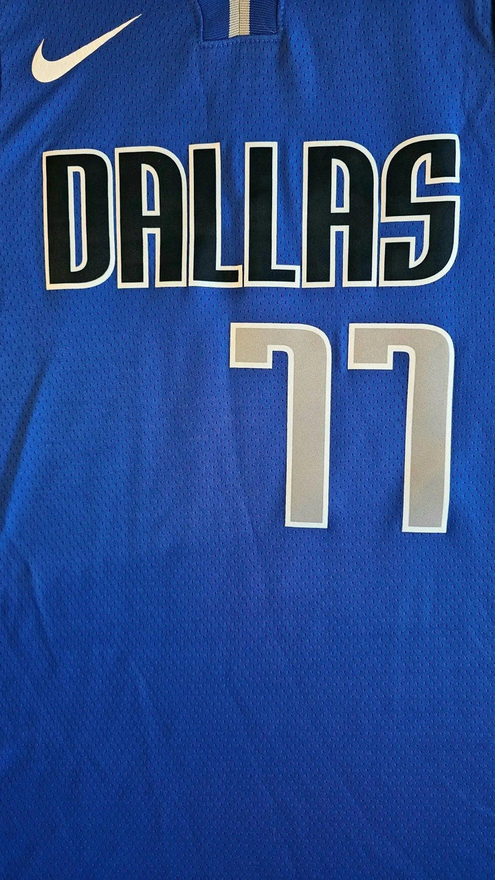 Luka Dončić 77 Dallas Mavericks 2020-2021 - Signed Navy Blue Jersey | Panini Authenticated