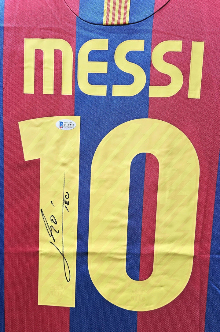 Lionel Messi 10 FC Barcelona 2010-2011 - Signed Soccer Jersey | Beckett Witnessed