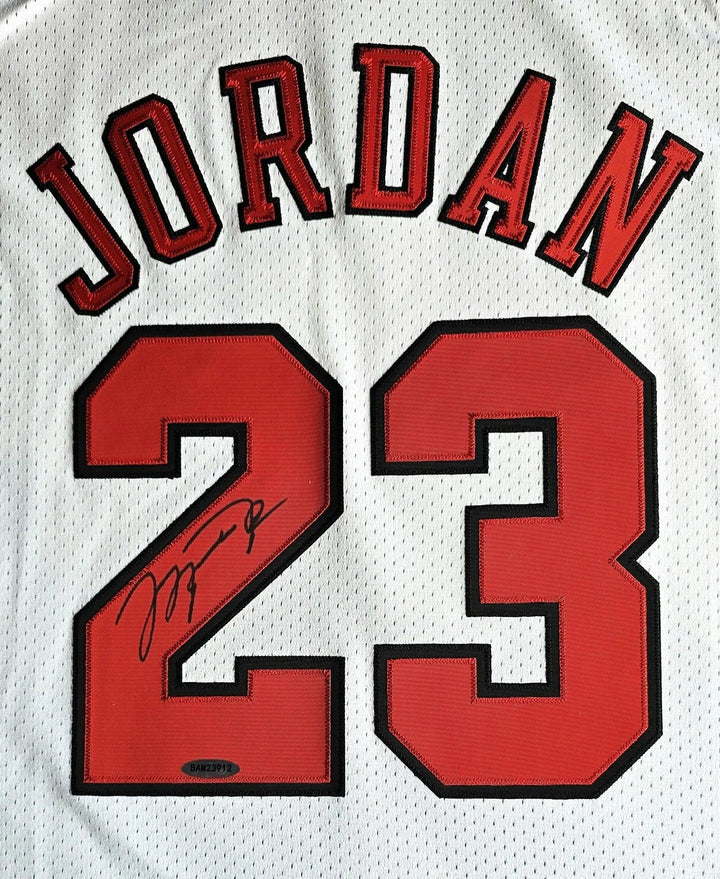 Michael Jordan 23 Chicago Bulls 1997-1998 White - Signed Basketball Shirt | Upper Deck UDA