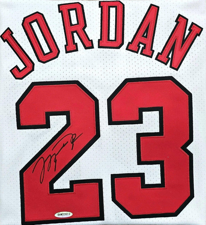 Michael Jordan 23 Chicago Bulls 1997-1998 White - Signed Basketball Shirt | Upper Deck UDA