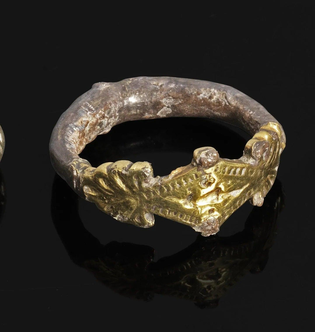 Ancient Greek Gold & Silver Ring with Animal Motif - 6th Century BCE | Exquisite Dual-Metal Craftsmanship