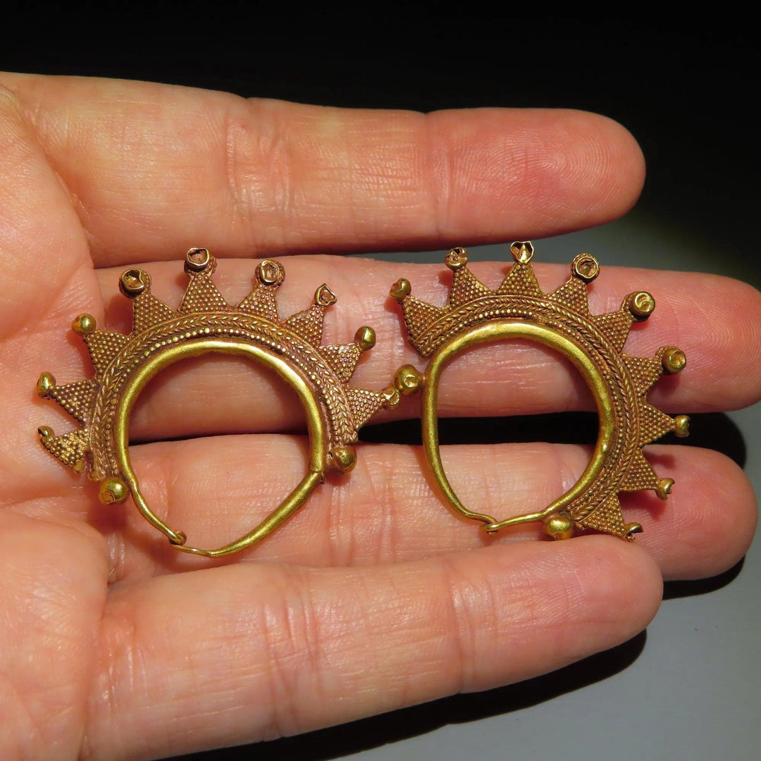 Ancient Greek Solid Gold Crescent-shaped Earrings - 3rd century BCE | Wearable